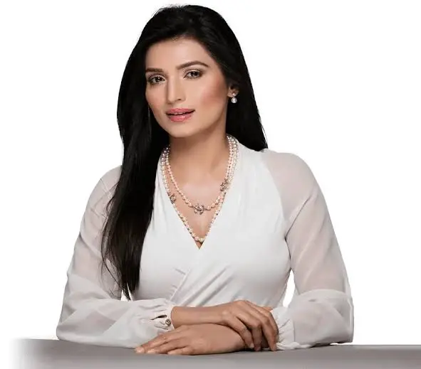 Dr Monisha Kapoor